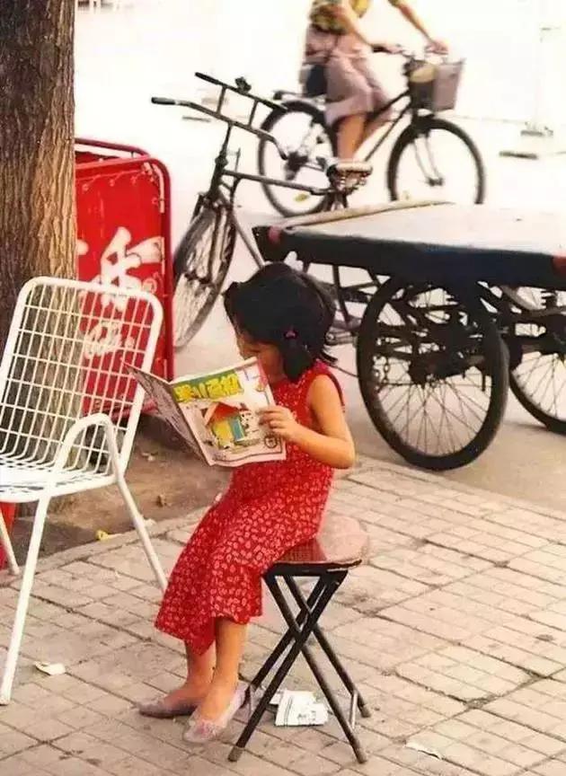 你小时候穿的塑料鞋，现在卖4000一双！快看家里还有没有……