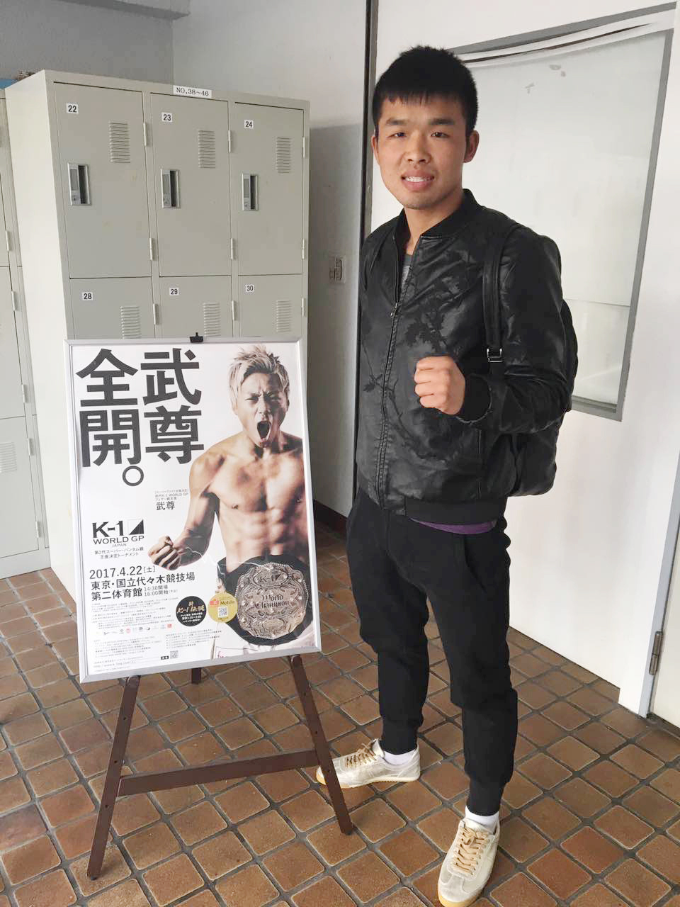 中国小将擂台双手背后挑衅韩选手,中国小将挑战日本王者