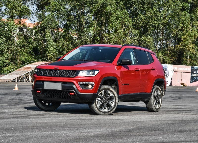 指南者2.4四驱豪华版,吉普指南者2.4四驱高性能版