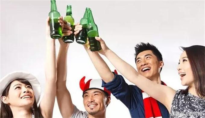 在酒桌上被人恶意灌酒报警,假如酒桌上有人故意不给你敬酒