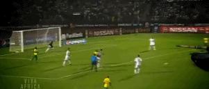 足球加上摇摆的特效,足球特效动图