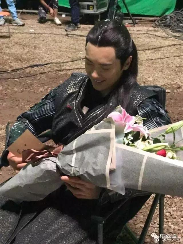 拍戏40度高温穿厚衣服,横店40度拍戏现场