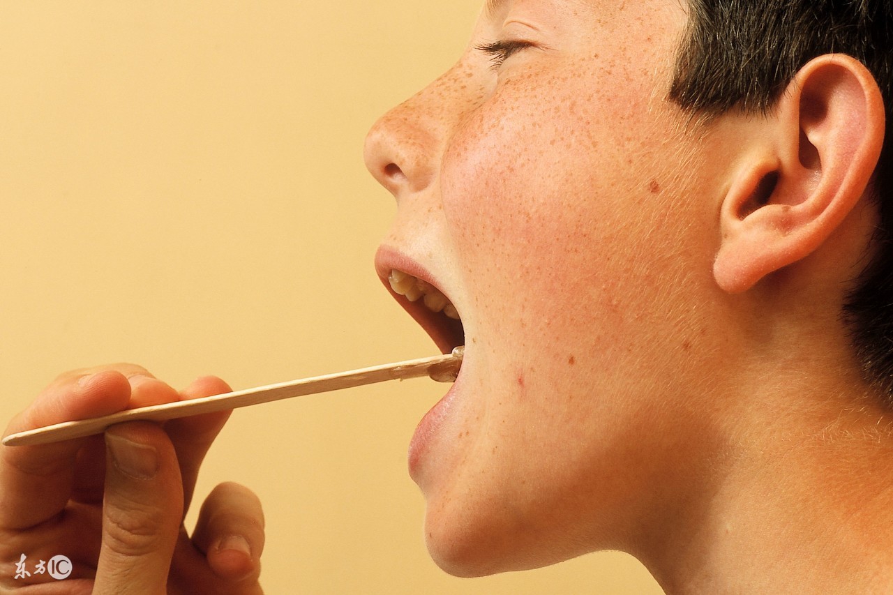 发烧喉咙发炎吃中药好还是西药好,从中医角度谈发烧