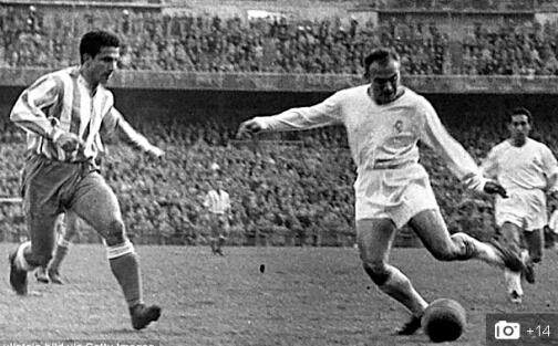 足球巨星评价梅西和c罗谁更强,足球史上最伟大的50大球星