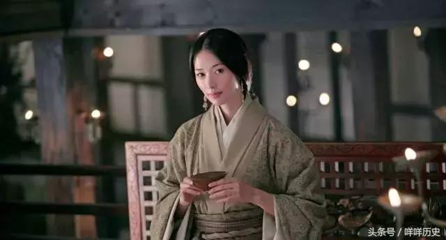 三国演义离间计的故事30字,三国演义小妾出轨