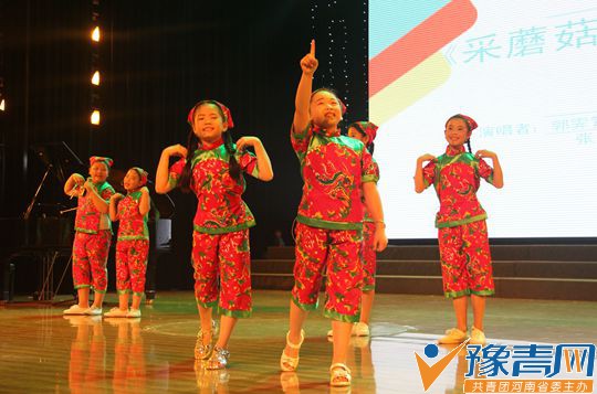 艾尚歌唱琴歌飞扬——2017一起加油群星演唱会为驻马店市创文增光添彩