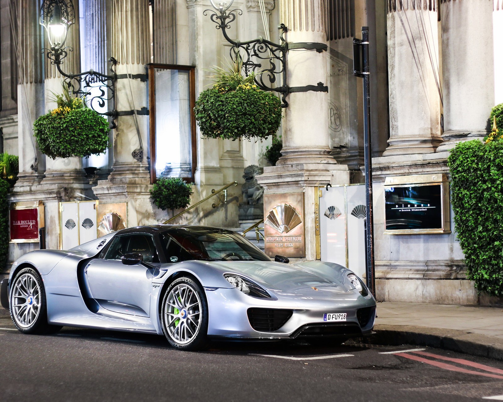 世界名车壁纸超清全面屏,8k顶级黑色震撼壁纸名车