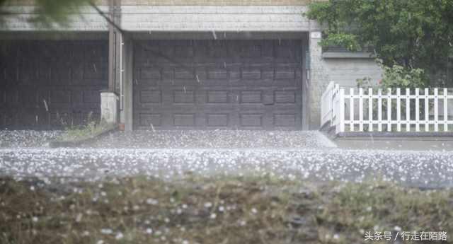 意大利海滩小镇“六月飞雪”,游客却纷纷表示很舒服