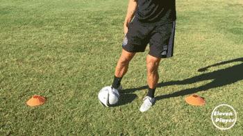足球怎么练习自己非惯用脚长传,足球长传贴地斩训练方法