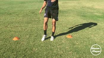 足球实战技巧长传球的练习秘诀,新手必学足球简单的过人技巧