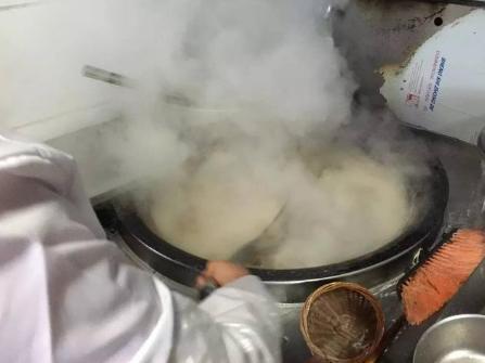 烧饼炉子摆摊专用卖多少钱一个,羊汤店烧饼卖多少一个