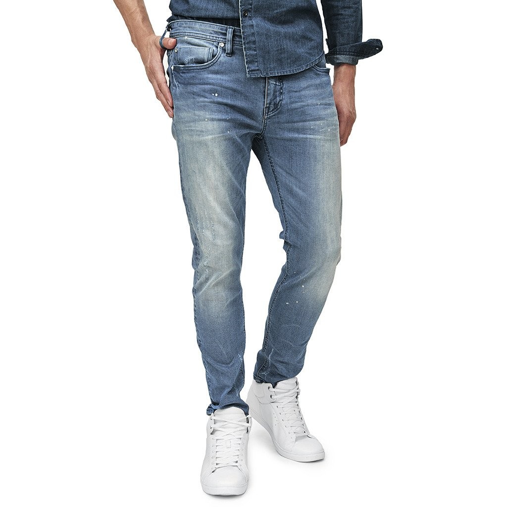 别争了，至少在牛仔裤这件事上，C罗肯定比梅西强