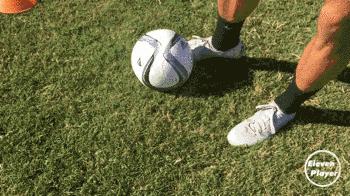 足球正脚背长传球教学,怎么让足球新手快速学会踢弧线球