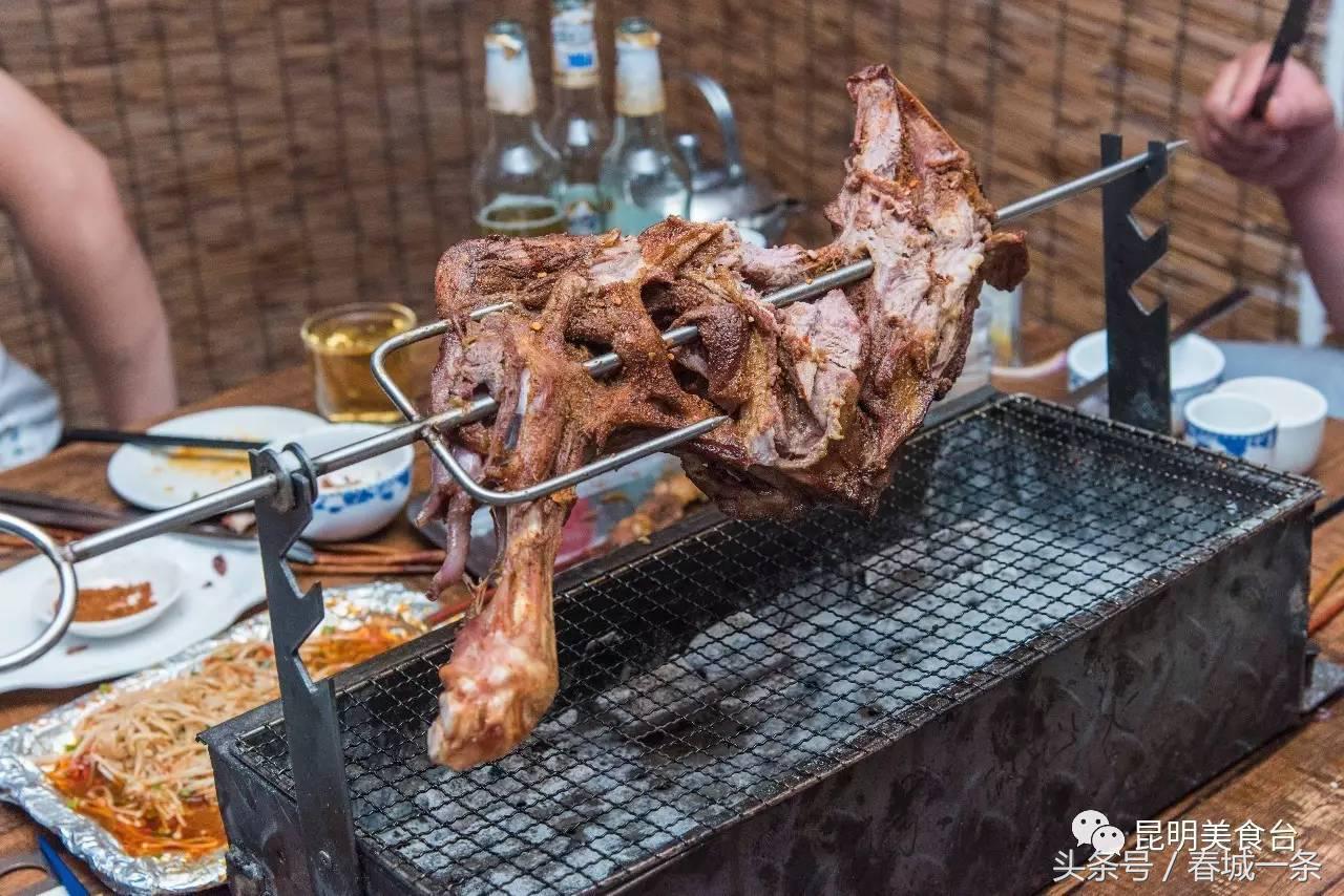 隐藏在昆明村庄里的3家烤羊店，老司机用3个月才找到的