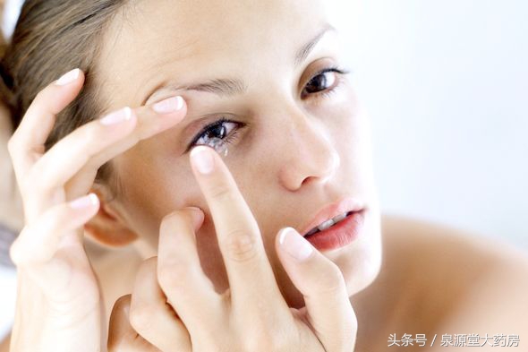 戴隐形眼镜最简单的方法,戴隐形眼镜的技巧与方法