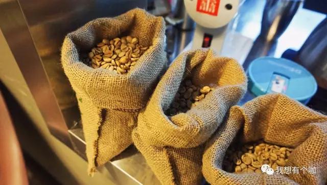 他辞去国企高管工作，把独立电影社搬进可以画画、喝咖啡的美术馆