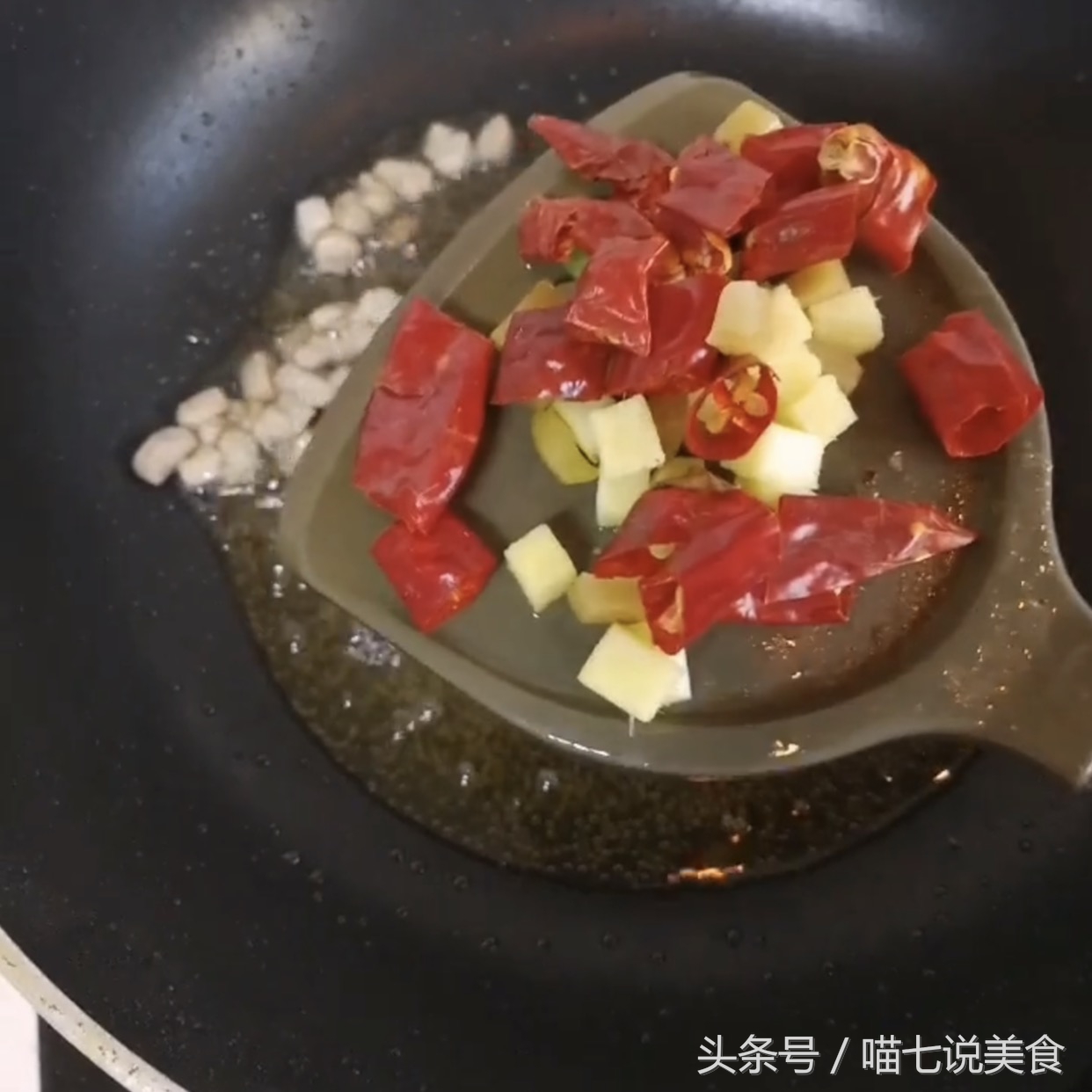 红烧鲳鱼美味可口做法简单易学,简单易学易做的红烧鲳鱼家常做法