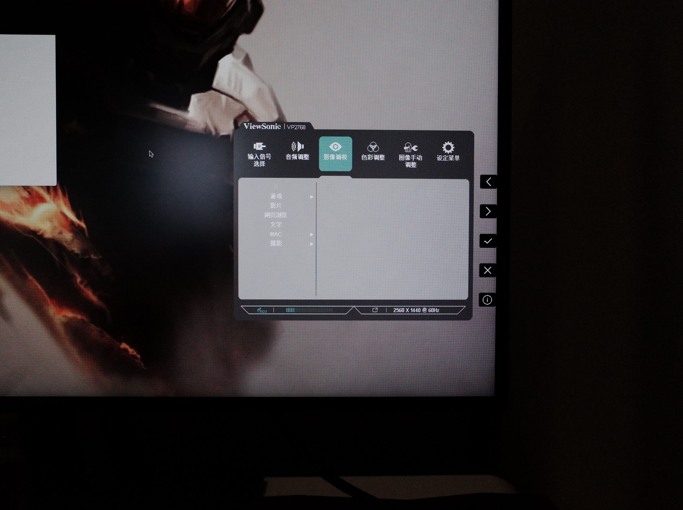 当笔记本*党**一直以为mac就是机制的时候，一定是忽略了显示器还有这样一种打开方式，外挂显示器的完整体验