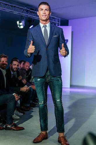 别争了，至少在牛仔裤这件事上，C罗肯定比梅西强