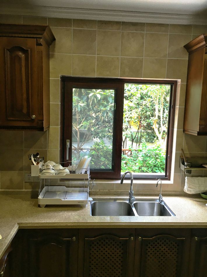 旋转楼梯别墅中空客厅新中式,旋转阳台沙发轻奢