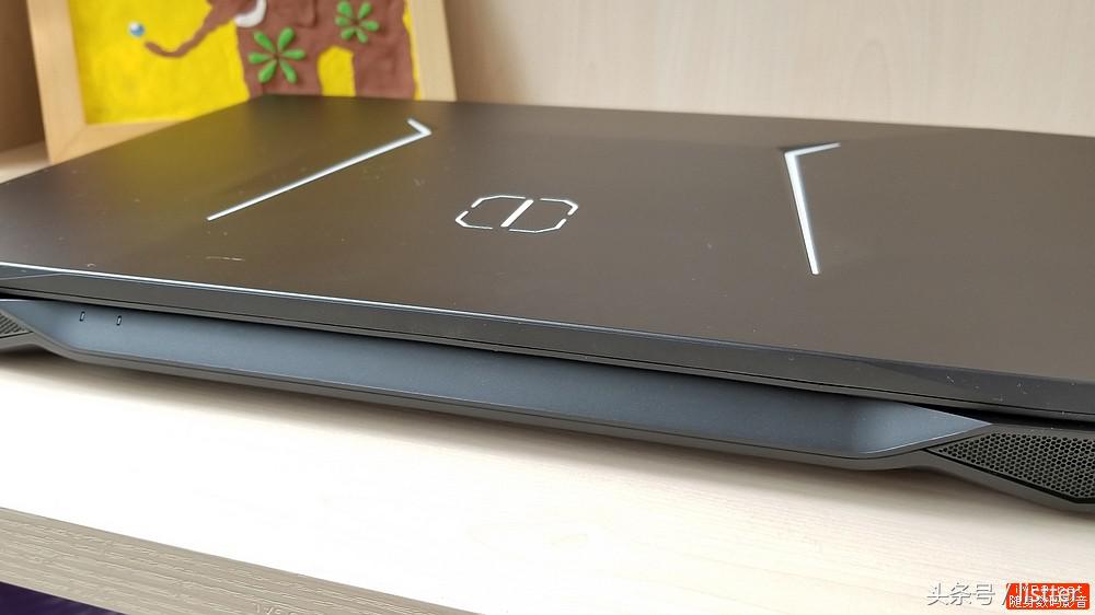 这款IFUNKS游戏本必须关注，性能霸道还自带机械键盘