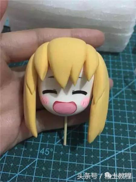 有个整天满地打滚胡吃海塞的小女孩，却人人都喜爱，彩泥手工干物妹小埋教你开心捏起来