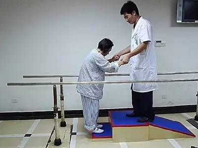 骨折卧床老人护理常识,胸椎骨折护理与康复