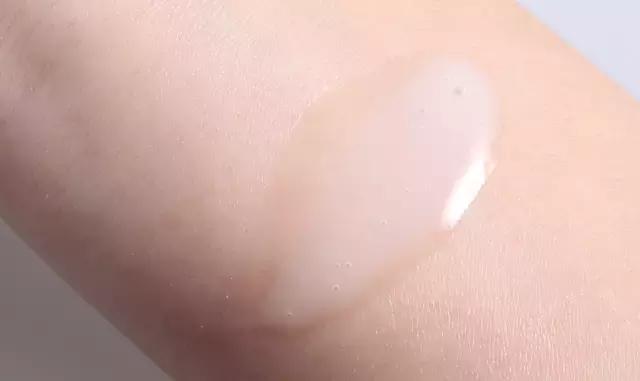 卸妆油卸妆膏卸妆水哪个不伤皮肤,卸妆油卸妆膏哪个用得慢