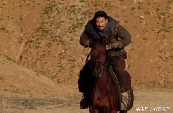 你们都说吴京拼，但还有一个拼了36年的人