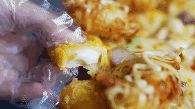 汪涵吴秀波关之琳宋茜刷爆票圈时，这个镶金边的pizza却火了