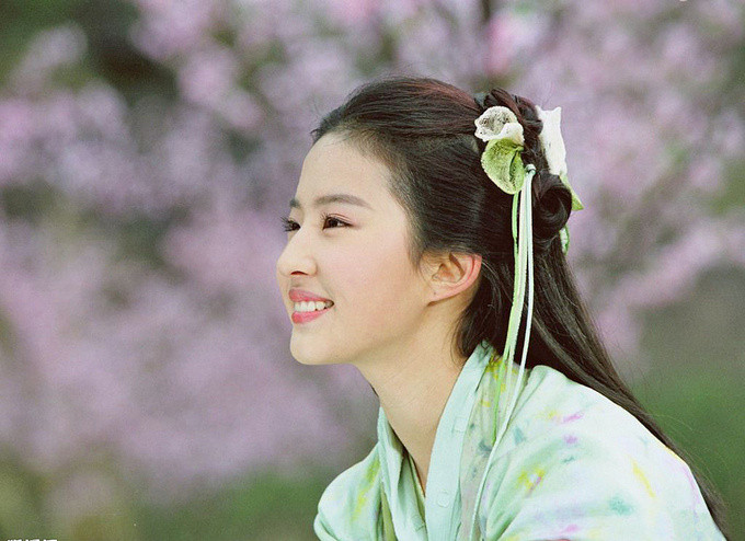 刘亦菲的白浅与杨幂的白浅,刘亦菲和杨幂演的白浅谁演得更好