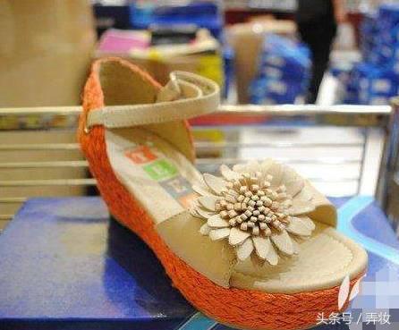 百货商场的一楼，是与世隔绝的时尚炼狱，你见到的都是这样！