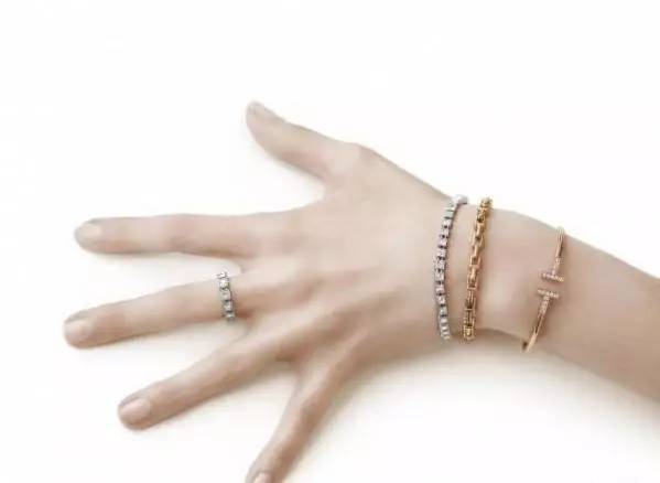 时与饰|“手”住年华,“链”念时光:八月首饰——手链