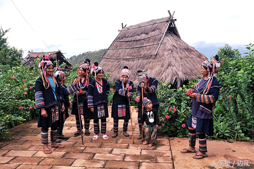 终年生活在高山密林之中的一个神秘的部族，孟连阿卡人！