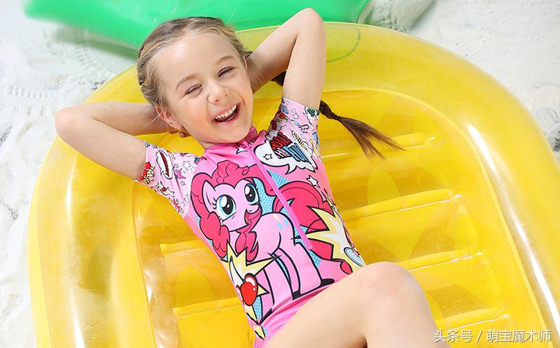 美人鱼防晒海边度假穿搭儿童泳衣,儿童美人鱼泳衣带尾巴搭配兔耳朵