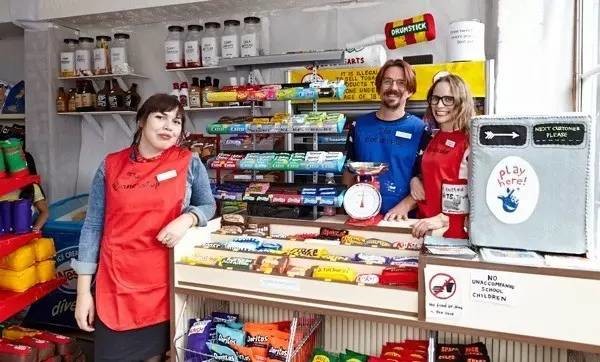 这家店9000件商品全是假货,人们却争相购买