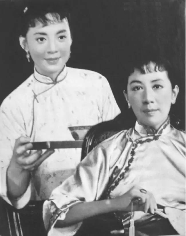 她是绝代美人,从影40余年演绎50多个形象,一生却只爱一个人