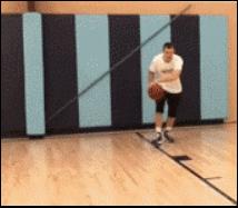 篮球初学者必须进行的行进间基础运球训练