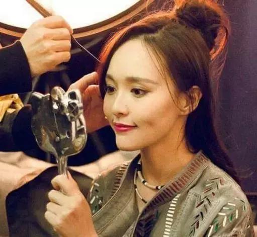 主播直播应该怎么穿搭,主播的衣服好看还是颜值重要