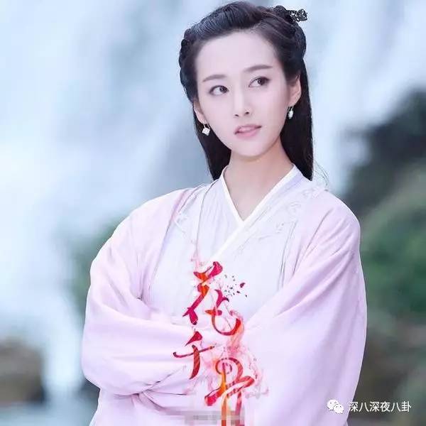 自从割双眼皮不算整容之后，娱乐圈不微调的女演员是真·不存在