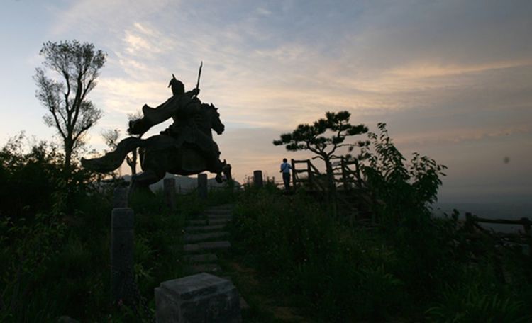 伊滨区万安山山顶公园,洛阳万安山山顶公园照片
