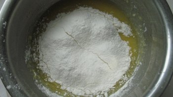 蜗牛壳烘焙之旅：喜爱足球和甜品的看过来，足球蛋糕卷来啦