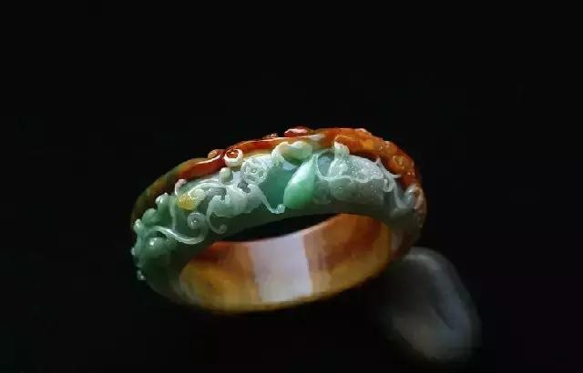 7000块钱买的金手镯,买的翡翠手镯5800