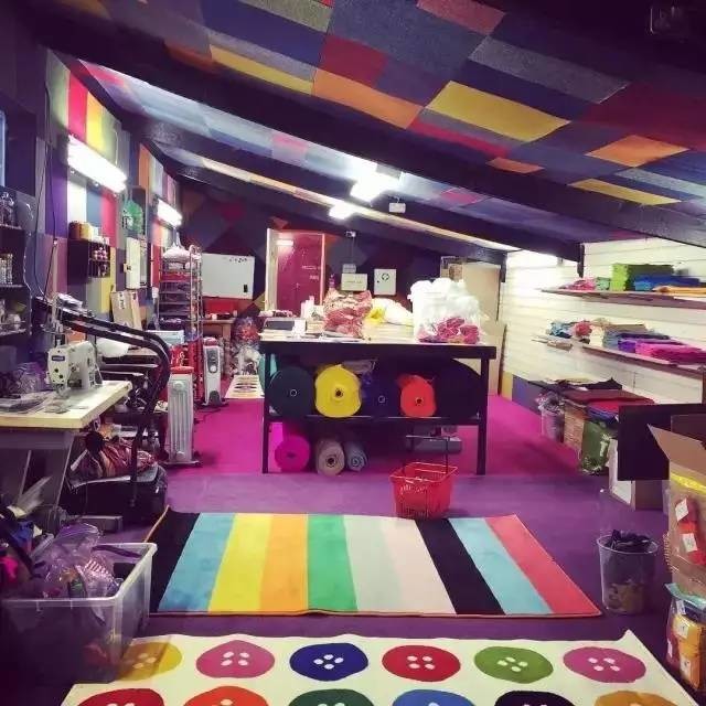 这家店9000件商品全是假货,人们却争相购买