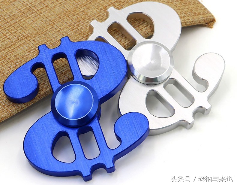 打假方形强光手电筒真实测评,手持补光灯真实测评