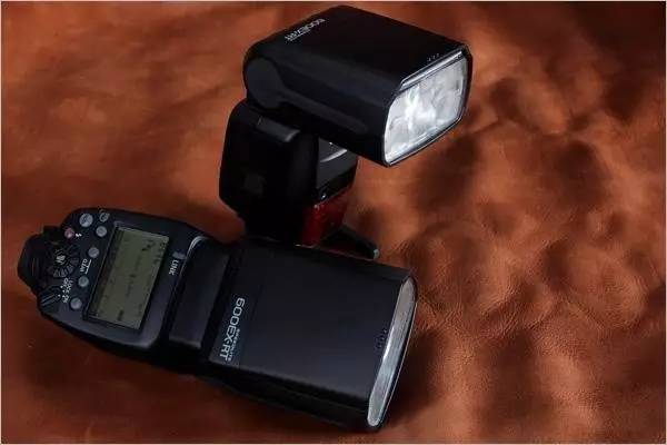 百块的外闪真能买?换个方式玩摄影