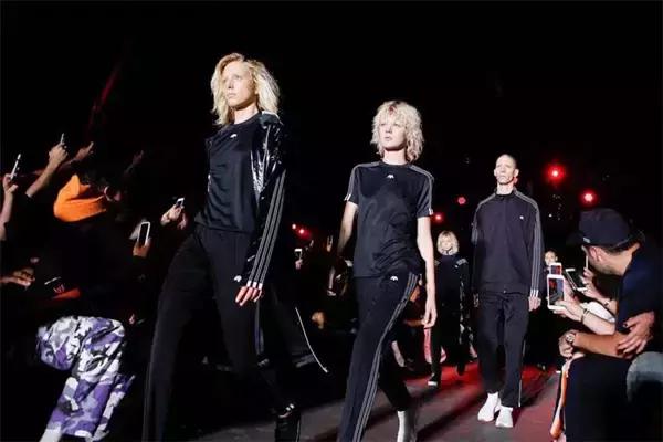 亚历山大王阿迪达斯联名球鞋,亚历山大王和阿迪达斯合作款鞋