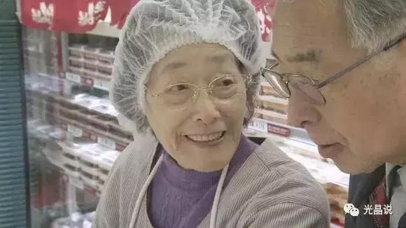 GJSAY光晶说：欠债8000万，老夫妻开一家小超市，年赚7