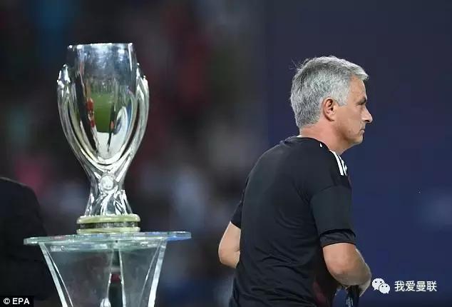 穆帅送奖杯,穆帅对曼联的承诺