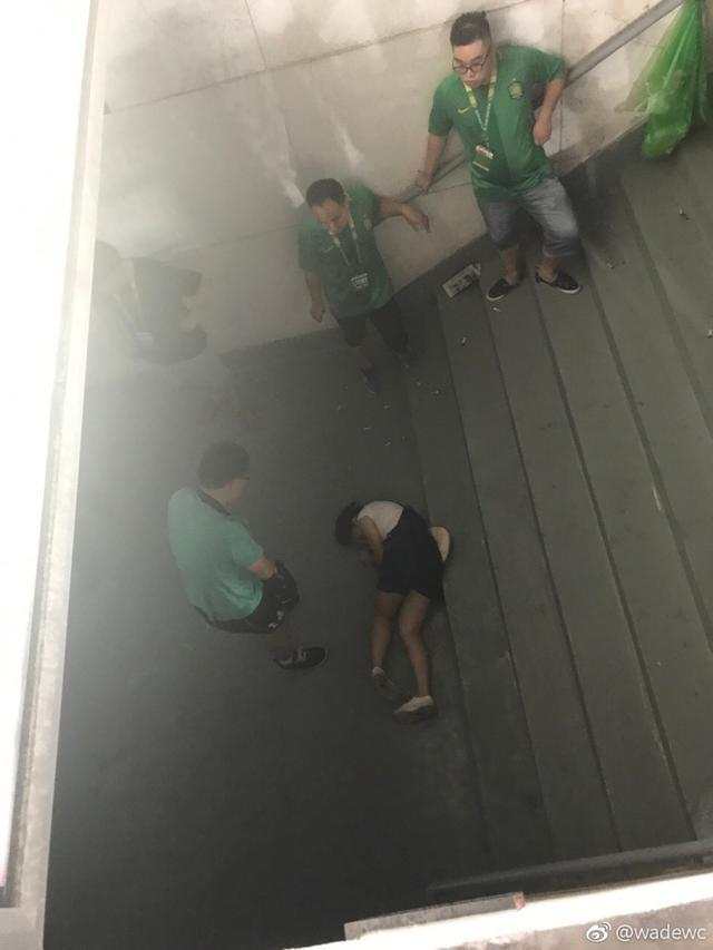 中超赛场爆发大规模冲突,中超赛场大规模冲突场面